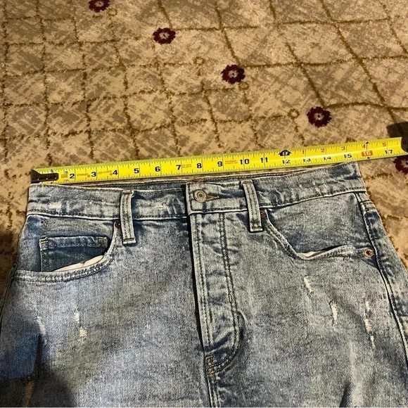OLD NAVY Sky-Hi Short 6 Extra High Rise Button Fly Medium Distressed Cutoffs - Picture 8 of 11